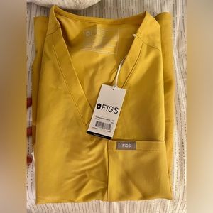 Figs Catarina One-Pocket Scrub Top in Yellow/Gold